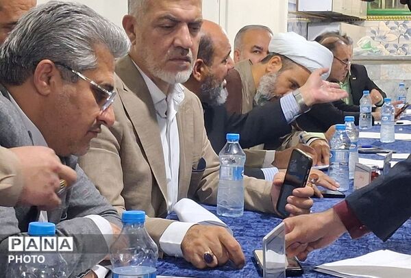 ملاقات مردمی بهارستان با جمعی از مسئولین شهرستان