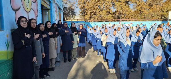 مراسم صبحگاهی در مدرسه دخترانه بنت الهدی صدر۲ 