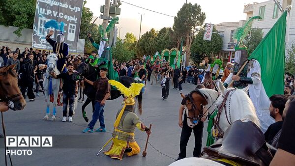 کاروان عاشورایی در تفرش همزمان با دومین روز محرم الحرام 