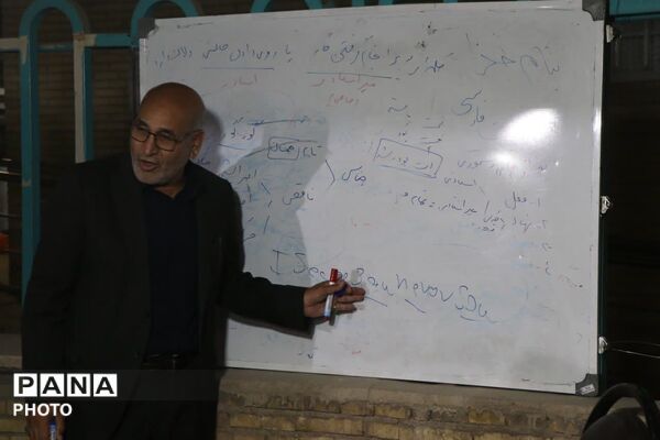 همه پای کار شهدا؛ از دانش‌آموزان تا مدیرکل در موکب نایب‌الشهید یزد