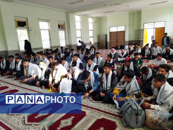 اعزام دانش‌آموزان پسر متوسطه دوم حاجی‌آباد به کربلای‌ایران