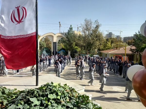 اولین روز مهر در دبیرستان آرمینه مصلی نژاد ناحیه ۶ مشهد 