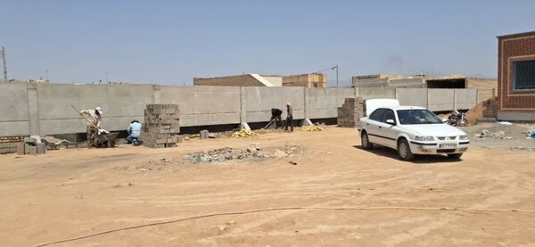 تلاش شبانه روزی برای تکمیل مدرسه جدید در روستای فدافن