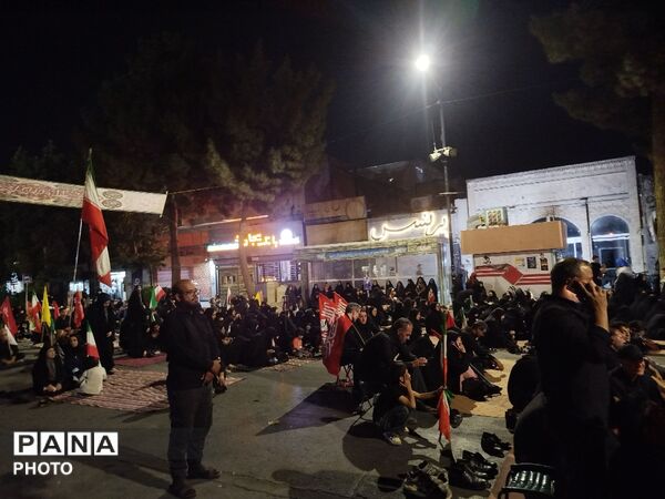 خیابان امام خمینی شهرستان نیشابور باز هم اجتماعات شبانه مردم این شهر را در برمی‌گیرد
