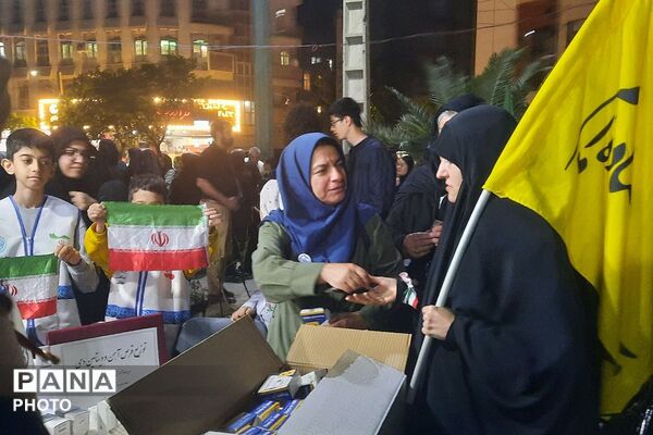 برپایی ایستگاه سلامت با حضور سفیران سلامت دانش‌آموزی ناحیه 2 شهرری در میدان نماز