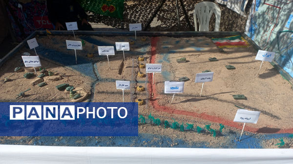 نمایشگاه هفته دفاع مقدس در مجتمع فرهنگی و ورزشی فجر نیشابور