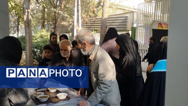 برپایی موکب دانش‌آموزان پیشتاز در منطقه ۱۰ در سالروز شهادت حضرت زهرا (س)