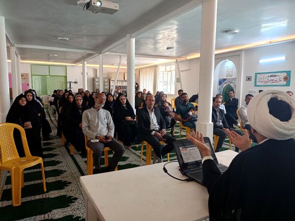 جلسه هدایت تحصیلی ویژه اولیای دانش آموزان پایه نهم دبیرستان میثاق 