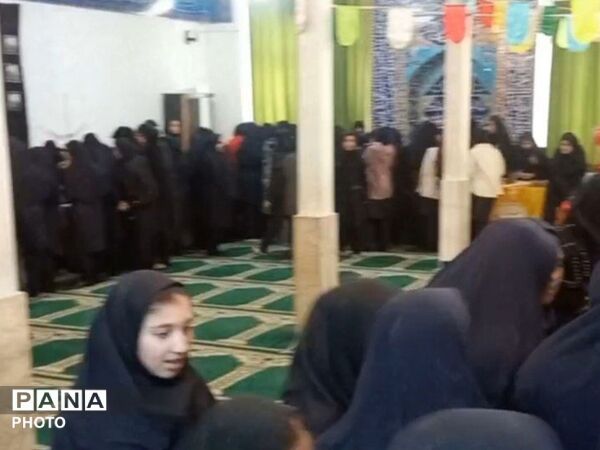 بازارچه کسب و کار دانش‌آموزی در دبیرستان شاهد زکیه 