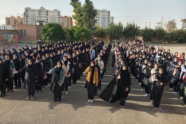 همزمان با سراسر کشور،دانش آمپزان  مدارس ملارد با شور و شوق به سوی مدارس شتافتند 