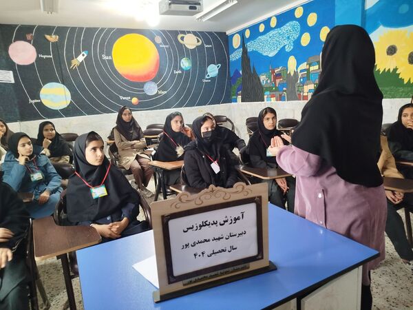 جلسه سفیران سلامت در دبیرستان شهید محمدی پور خلیل آباد 