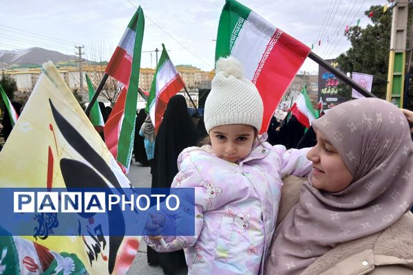 حضور اقشار مختلف مردم پردیس در راهپیمایی ۲۲بهمن 
