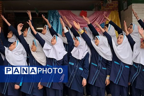 هنرنمایی دانش آموزان  مدرسه خواهران بابایی در روز دختر