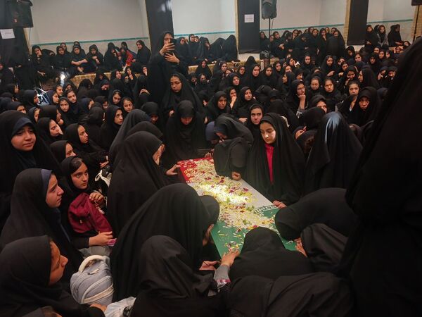 حضور دانش‌آموزان دبیرستان دخترانه شهید درعلی فراشاه در اجتماع «دختران فاطمی» شهرستان تفت 