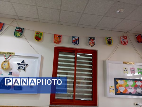 گرامیداشت ایام الله دهه فجر در دبستان آرمینه مصلی نژاد 