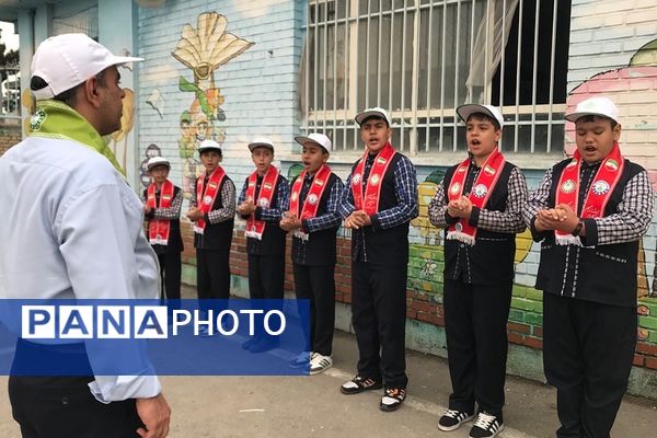 بازدید کشوری از دانش‌آموزان پیشتاز دبستان فولادفر ناحیه دو شهرری 