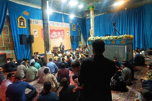 جشن میلاد حضرت زینب(س) با حضور پرشور مردم یاسوج در حرم امامزاده عبدالله(ع) 