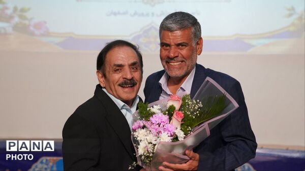مراسم گرامیداشت ورود دانش آموزان پایه هفتم و معدل برتر دبیرستان بانو نجفی 