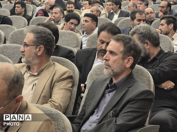 برگزاری آیین تجلیل از مقام شامخ معلم در منطقه ۱۵