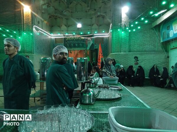 طعم خدمت و محبت؛ عطر فاطمی در «چایخانه حضرت زهرا (س)» پیچید
