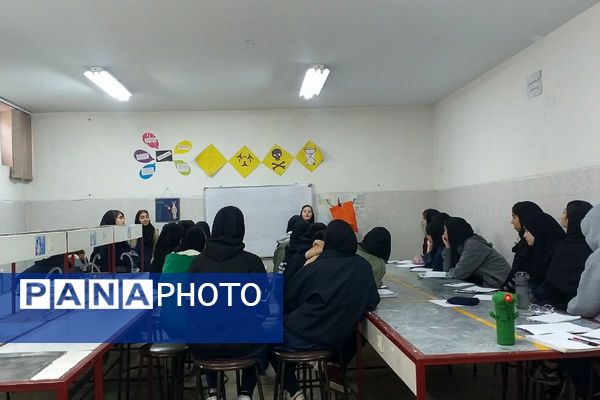  کارگاه‌های علمی و پژوهشی در مدرسه شهید همت شهرستان ملارد 