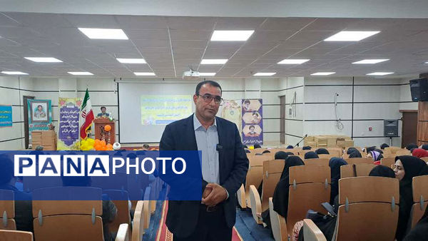  تجلیل از مدیران، مربیان و دانش‌آموزان پیشتاز شهرستان عسلویه