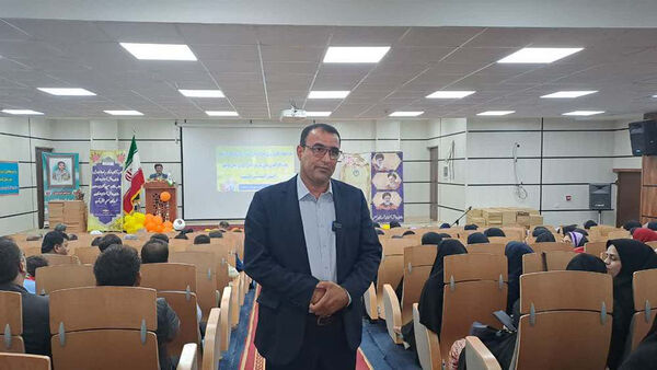  تجلیل از مدیران، مربیان و دانش‌آموزان پیشتاز شهرستان عسلویه