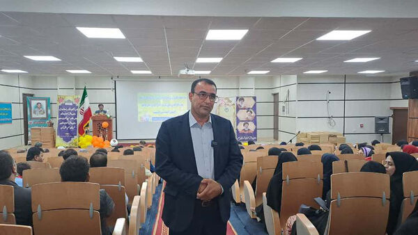  تجلیل از مدیران، مربیان و دانش‌آموزان پیشتاز شهرستان عسلویه
