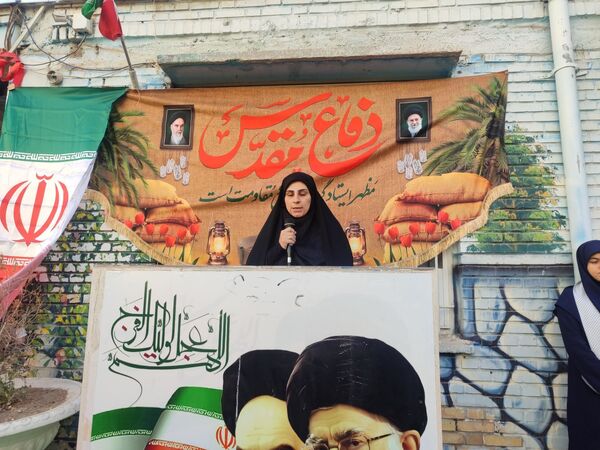 مراسم اعطای حکم و نشان فرماندهی بسیج دانش آموزی دبیرستان شاهد تکتم ناحیه۳