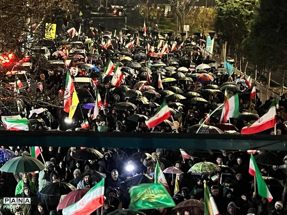 حماسه‌ای‌ دیگر مردم کرج در شانزدهمین شب سوگواری شهادت آیت الله خامنه‌ای و بیعت با رهبر جدید انقلاب