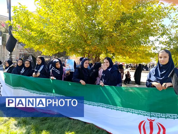 راهپیمایی یوم الله ۱۳ آبان در قادرآباد