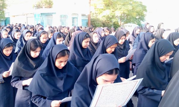 برگزاری مراسم ختم قرآن در دبیرستان دخترانه فاطمیه