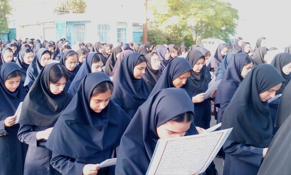 برگزاری مراسم ختم قرآن در دبیرستان دخترانه فاطمیه