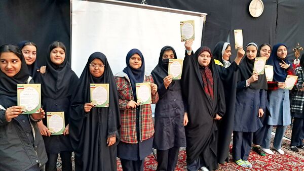 جشن نیمه شعبان در دبیرستان حضرت زینب (س)