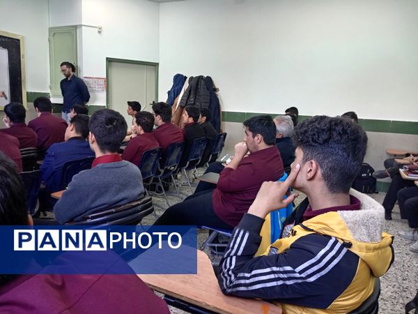 گفتگو با قبول شدگان کنکور دبیرستان نمونه آیت‌الله خامنه‌ای