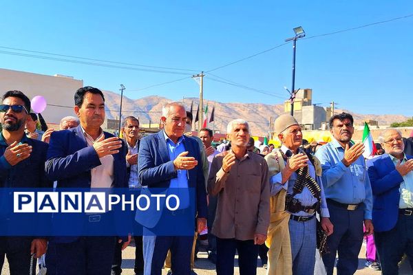 حضور پرشور دانش‌آموزان و فرهنگیان در راهپیمایی روز دانش‌ آموز در باشت 