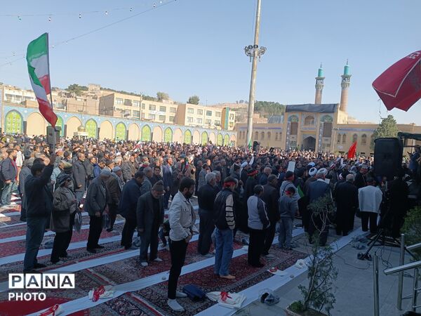 خروشِ بصیرت در صحن امامزاده جعفر (ع)؛ تالار قرآن پیشوا گنجایش دریای سوگواران مقتدا را نداشت