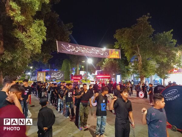 عزاداری هیئت زنجیرزنی نیشابور در حسینیه امام خمینی(ره)