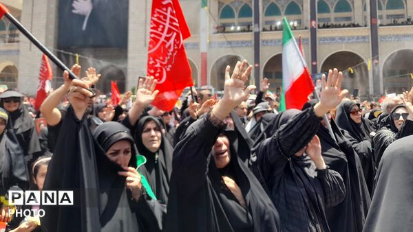  نمایشِ اقتدار در تشییعِ رهبر شهید