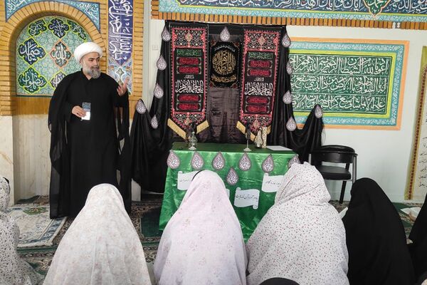 آیین فاطمیه با پخت آش نذری و مراسم عزاداری در دبیرستان شاهد صدیقه طاهره(س) اسلامشهر