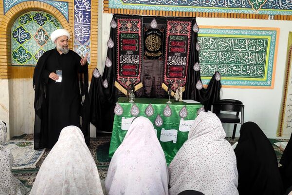 آیین فاطمیه با پخت آش نذری و مراسم عزاداری در دبیرستان شاهد صدیقه طاهره(س) اسلامشهر
