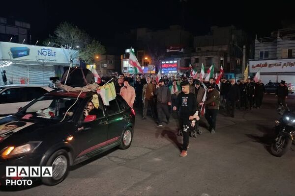 حضور دانش‌آموزان دبیرستان تیزهوشان شهید بهشتی شهرری در تجمع ضد صهیونیستی 