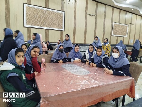 مراسم تقدیر و تشکر از دانش آموزان برتر درسی، اخلاقی و نماز جماعت در دبیرستان دخترانه دانشور 2 