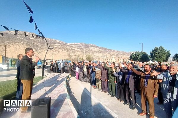 بیعت دانش‌آموزان دیشموکی  با رهبر انقلاب