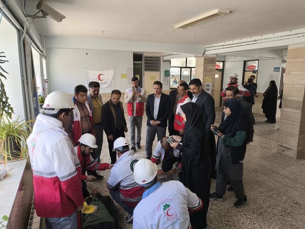 هنرستان کار و دانش رهبری میزبان مانور نمادین زلزله شد