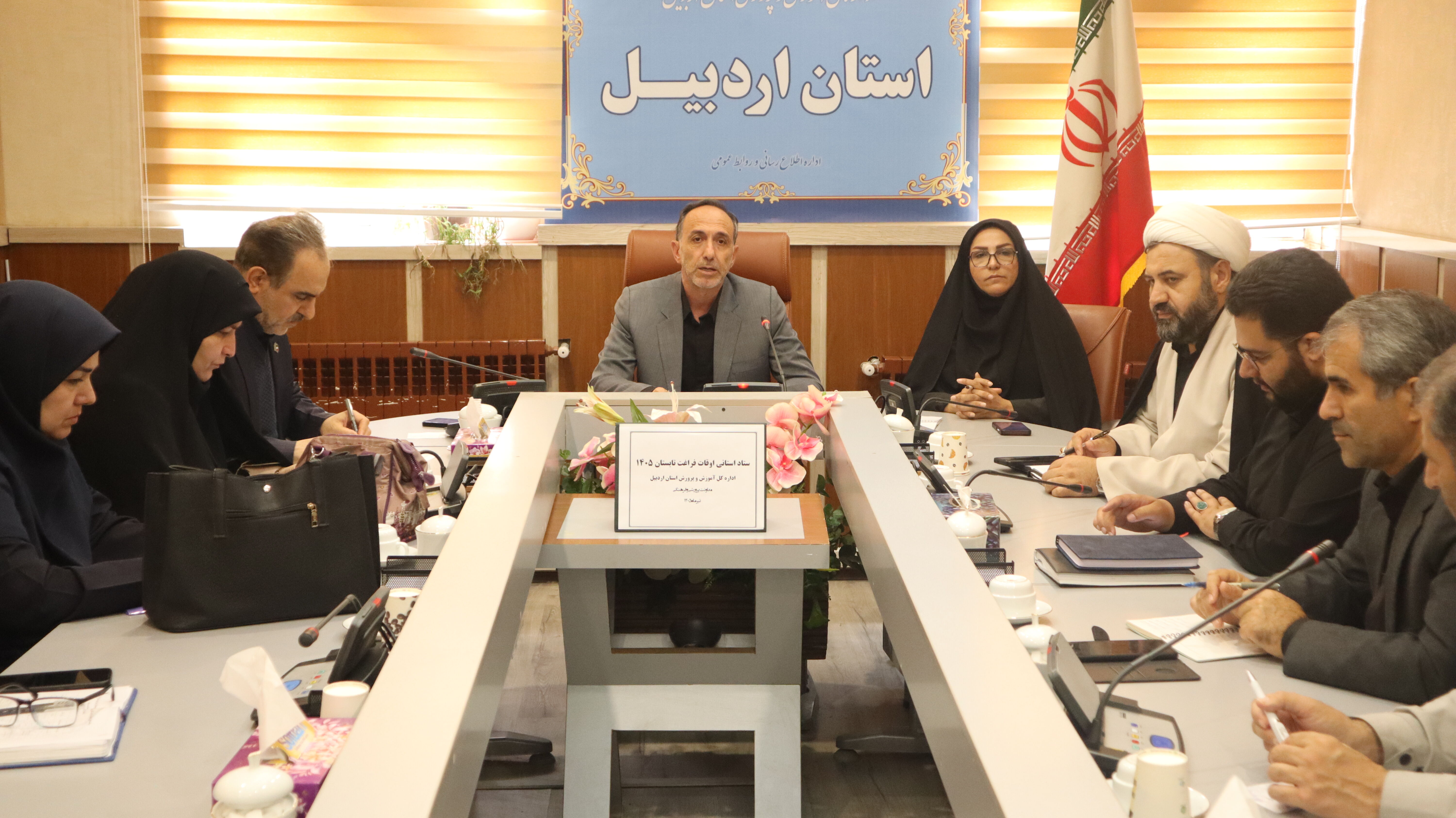 اعزام دانش‌آموزان و فرهنگیان اردبیل به آیین تشییع امام شهید