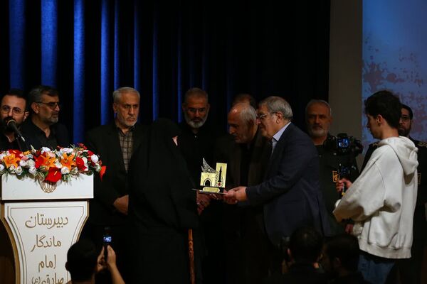 نخستین کنگره بزرگداشت ۲۷۰ دانش‌آموز شهید دبیرستان ماندگار امام صادق (ع) 