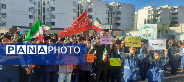 تجدید میثاق دانش‌آموزان منطقه پردیس با مقام معظم رهبری در یوم الله نهم دی‌ماه 