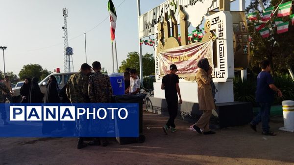 غبارروبی مزار شهدا توسط مسئولین شهرستان نیشابور انجام شد 