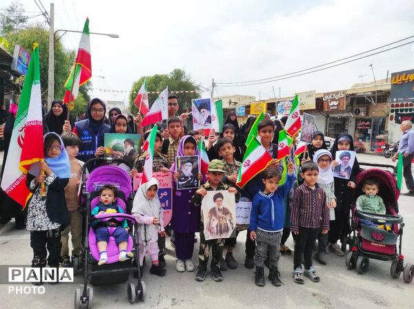  کودکان و دانش‌آموزان لارستانی در راهپیمایی روز قدس